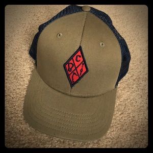 Black Diamond mesh trucker hat